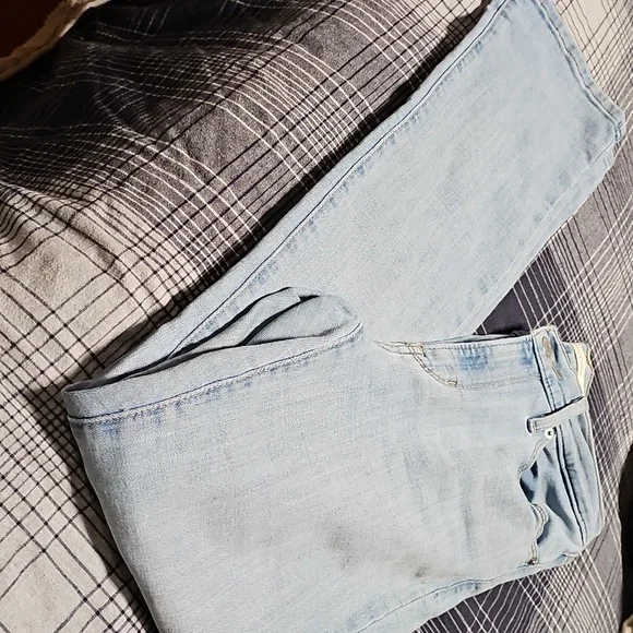 Levi's Classic Straight Jeans Size 4 Blue Light Wash Denim EUC Worn 2X Women's - Picture 3 of 4